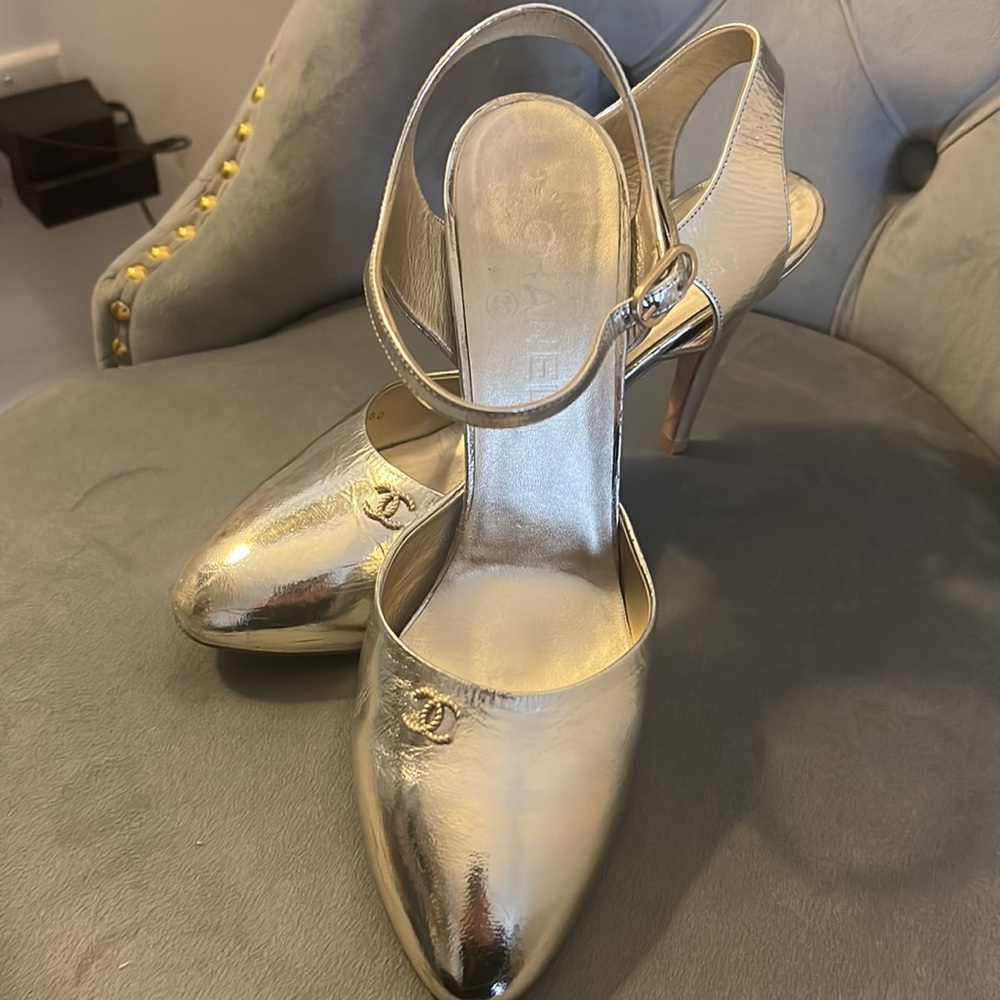 Chanel Women's GOLD /Platinum Heels